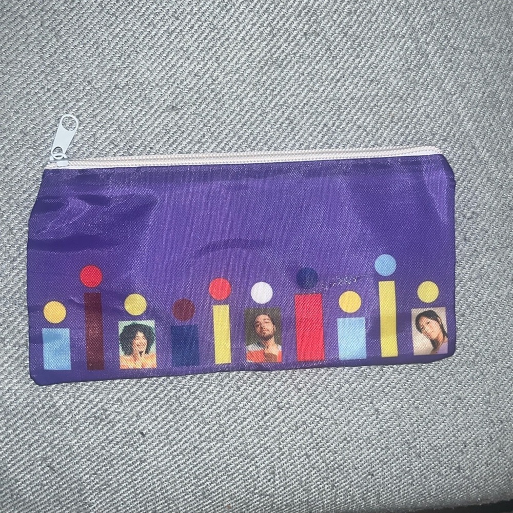 Hi, selling this cute case (could be for pencils ✏️, makeup 💄,receipts 🧾, etc)